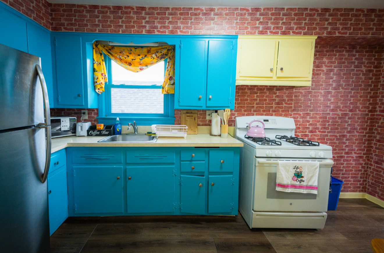 friends apartman kitchen 1